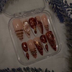 Elegant Brown and Gold Press-On Nails